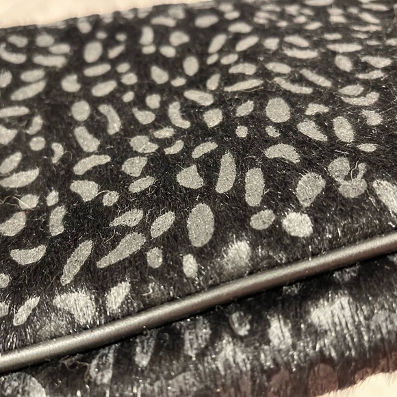 Black textured handbag - Picture 12 of 13